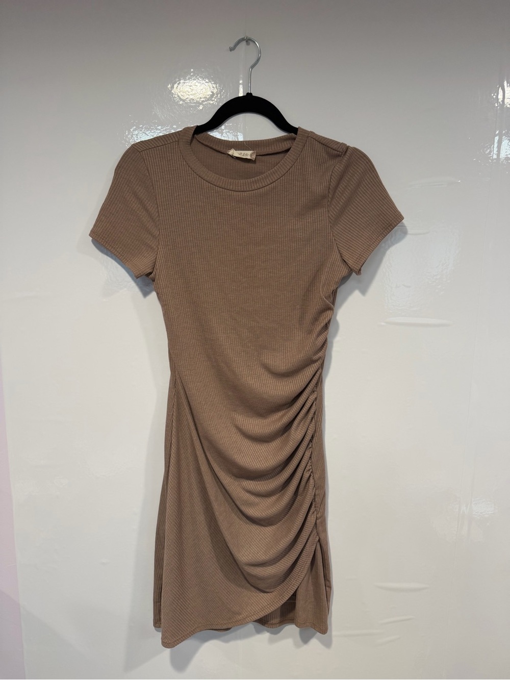 Altar’d State‎ Ribbed Short-Sleeve Ruched Bodycon Dress in Taupe